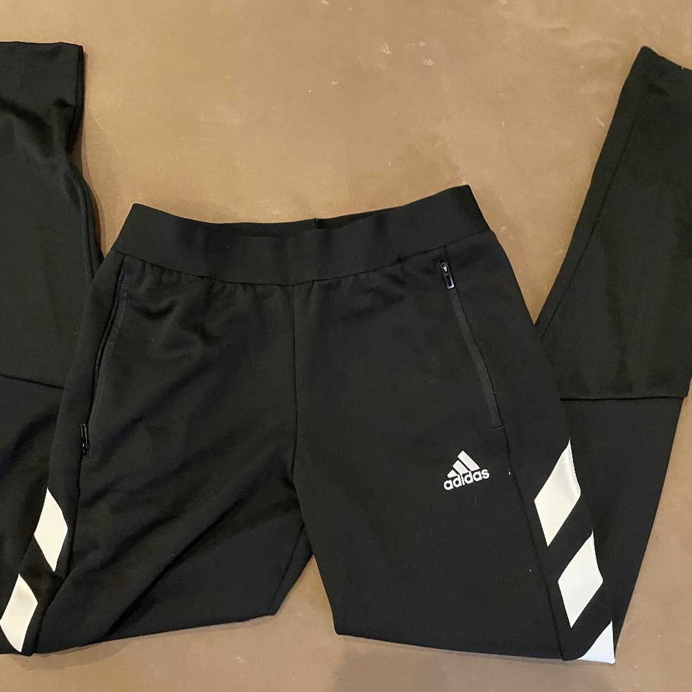 NWOT adidas sweat kids unisex size large